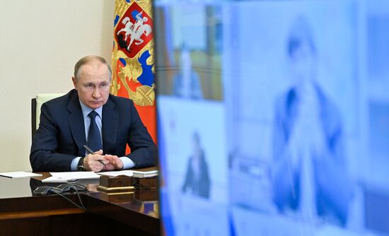 Президент РФ В. Путин провел заседание Совета по науке и образованию