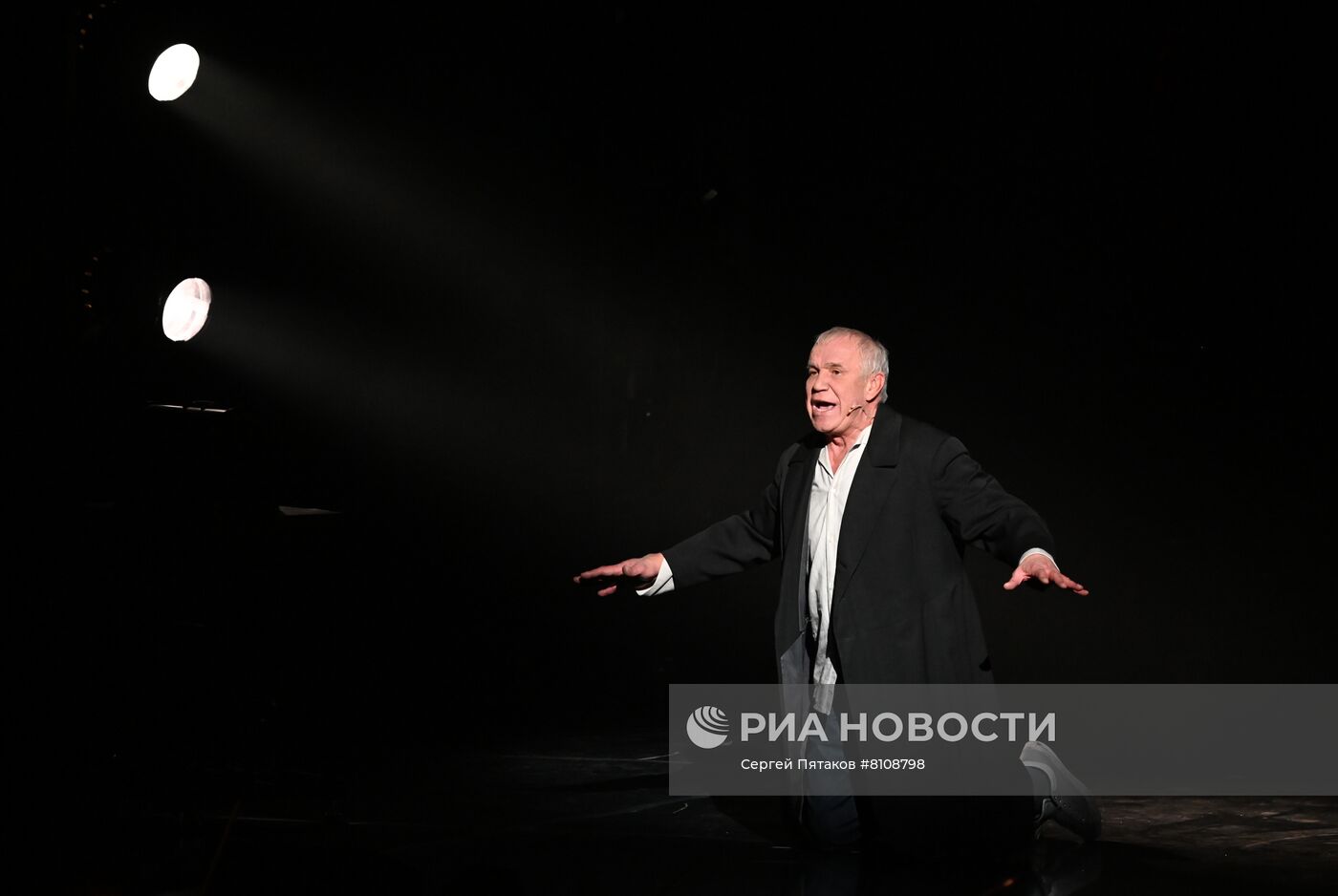 Спектакль "Кроткая" в рамках Зимнего международного фестиваля искусств