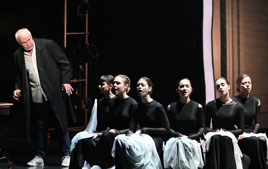 Спектакль "Кроткая" в рамках Зимнего международного фестиваля искусств 