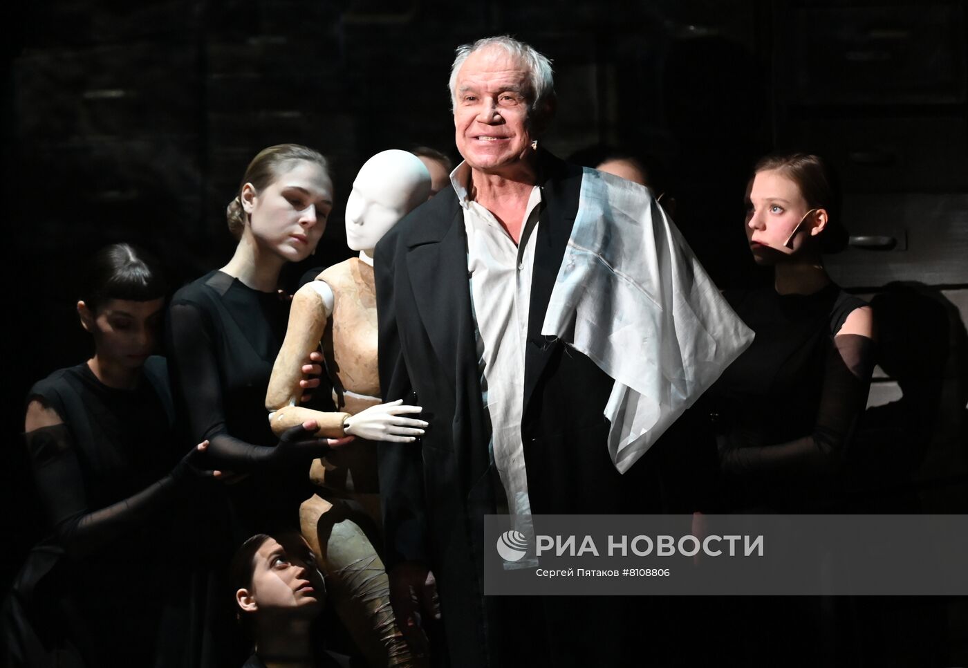 Спектакль "Кроткая" в рамках Зимнего международного фестиваля искусств 