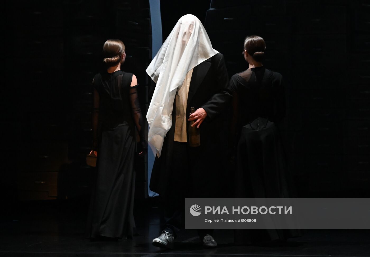 Спектакль "Кроткая" в рамках Зимнего международного фестиваля искусств