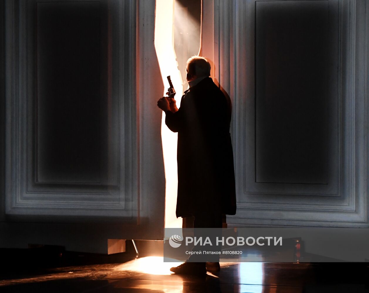 Спектакль "Кроткая" в рамках Зимнего международного фестиваля искусств 