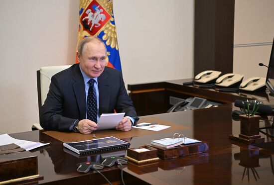 Президент РФ В. Путин принял участие в совещании судей судов общей юрисдикции и арбитражных судов
