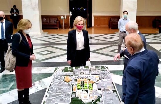 Глава МИД Британии Э. Трасс посетила Фундаментальную библиотеку МГУ