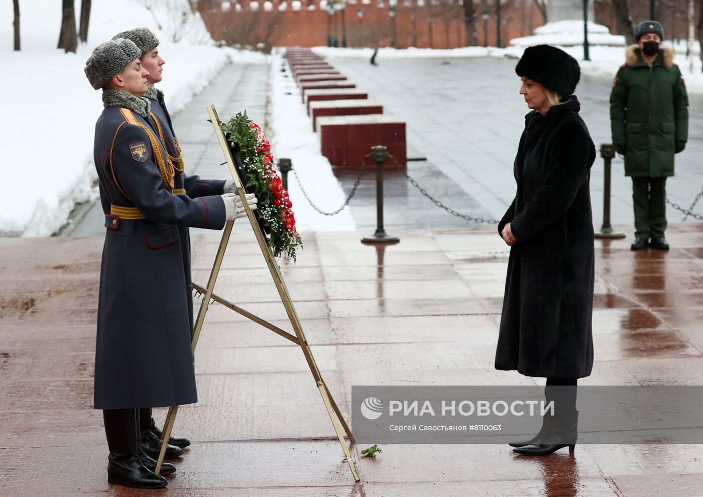 Глава МИД Британии Э. Трасс возложила цветы к Могиле Неизвестного Солдата