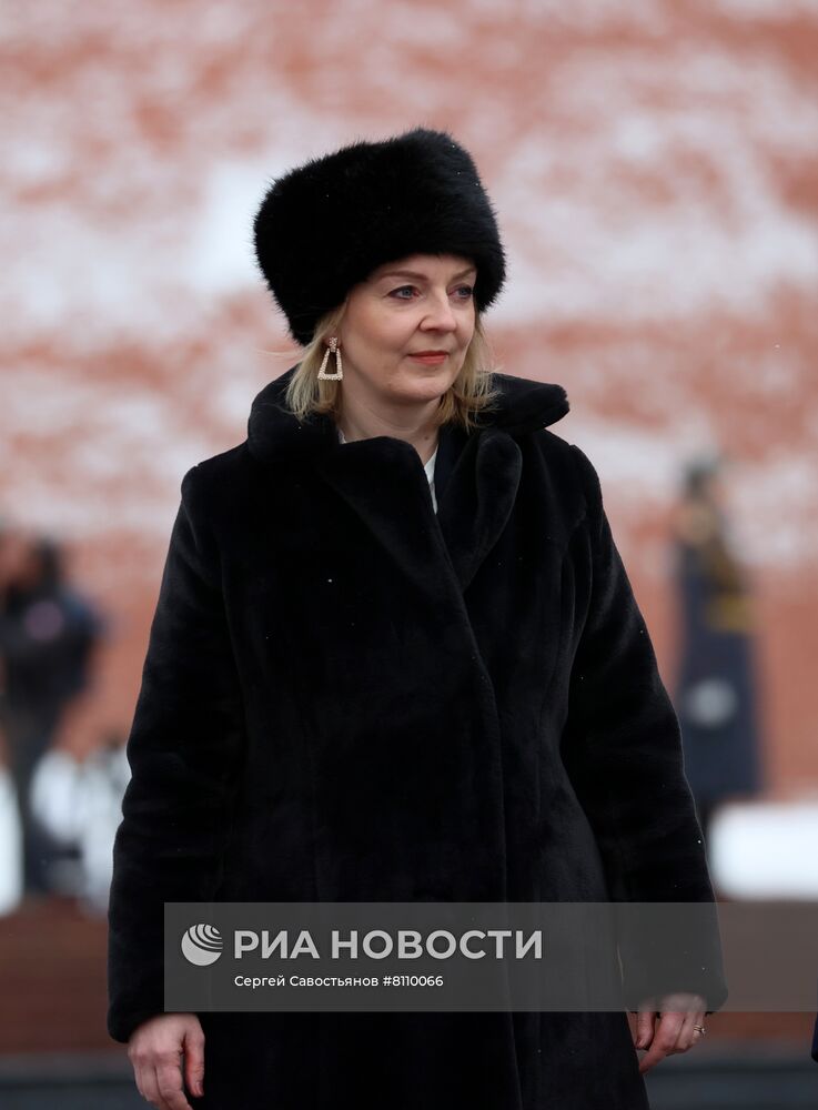 Глава МИД Британии Э. Трасс возложила цветы к Могиле Неизвестного Солдата