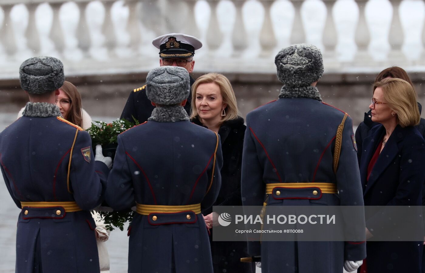 Глава МИД Британии Э. Трасс возложила цветы к Могиле Неизвестного Солдата