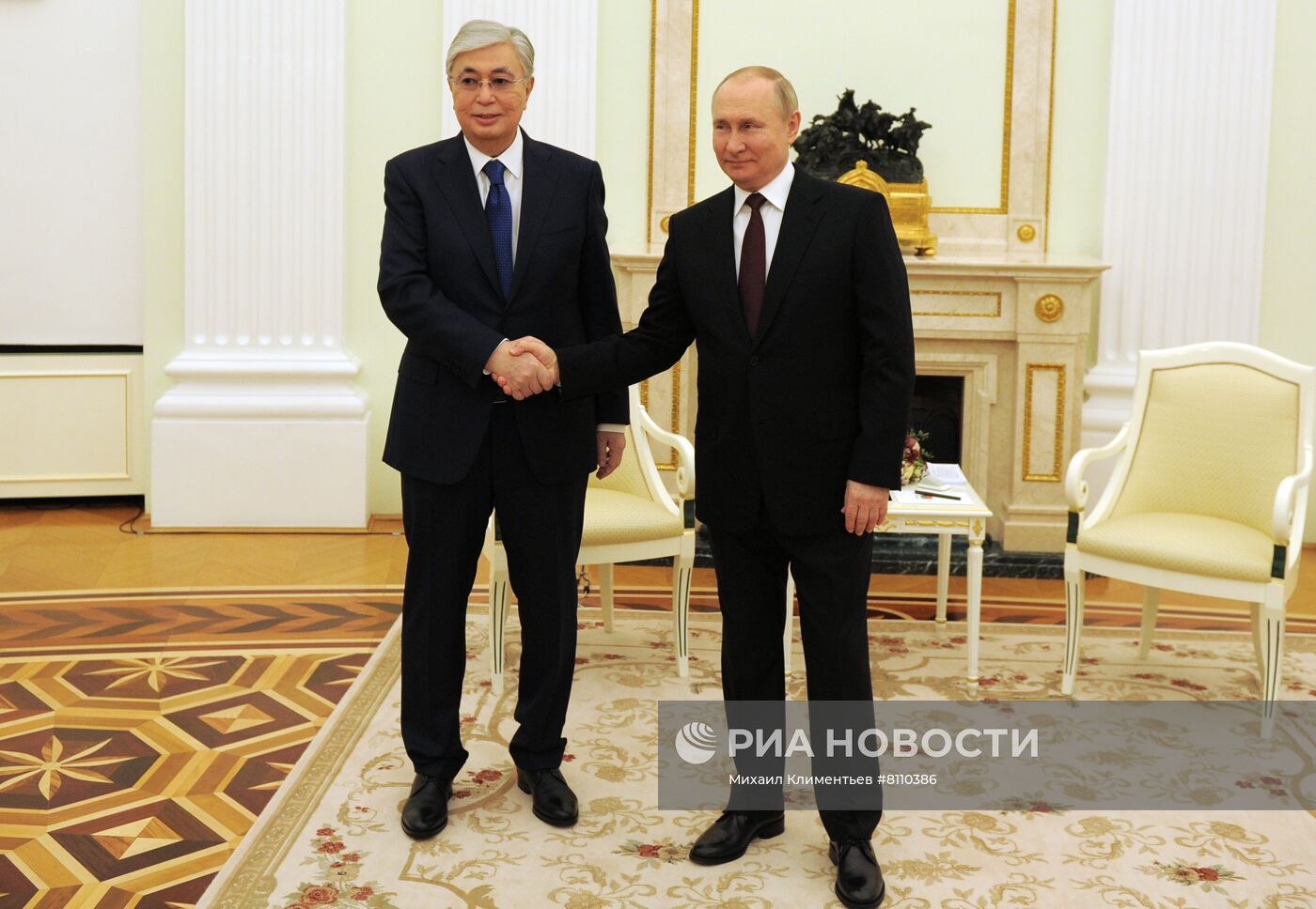 Президент РФ В. Путин провел переговоры с президентом Казахстана К.-Ж. Токаевым