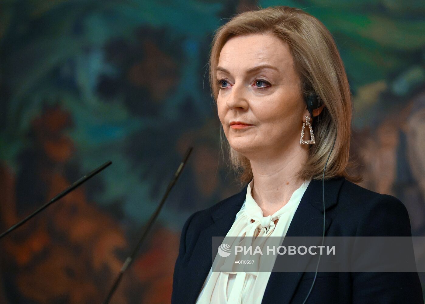 Встреча глав МИД РФ и Великобритании С. Лаврова и Э. Трасс