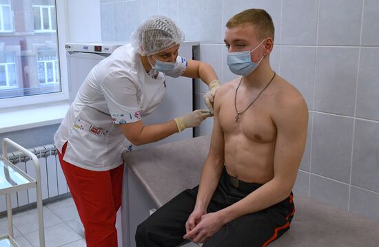 Вакцинация от Covid-19 воспитанников Суворовского училища в Санкт-Петербурге