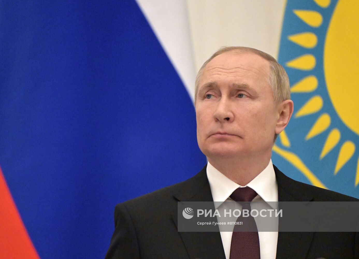 Президент РФ В. Путин провел переговоры с президентом Казахстана К.-Ж. Токаевым