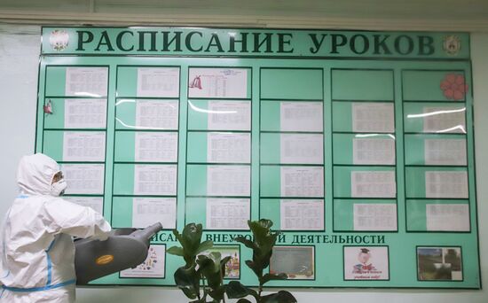 Дезинфекция помещений школы от Covid-19 в Ставрополе