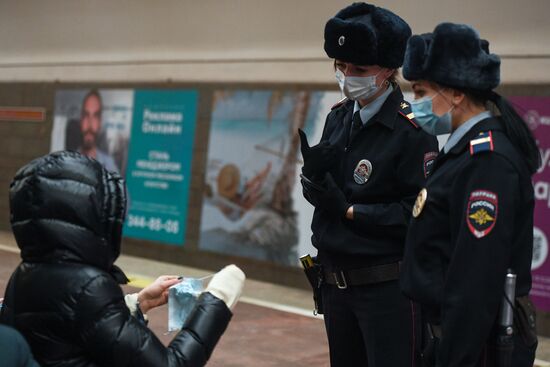 Рейд по соблюдению масочного режима в метро Новосибирска