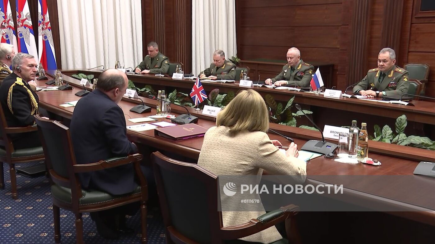 Встреча министров обороны России и Великобритании С. Шойгу и Б. Уоллеса