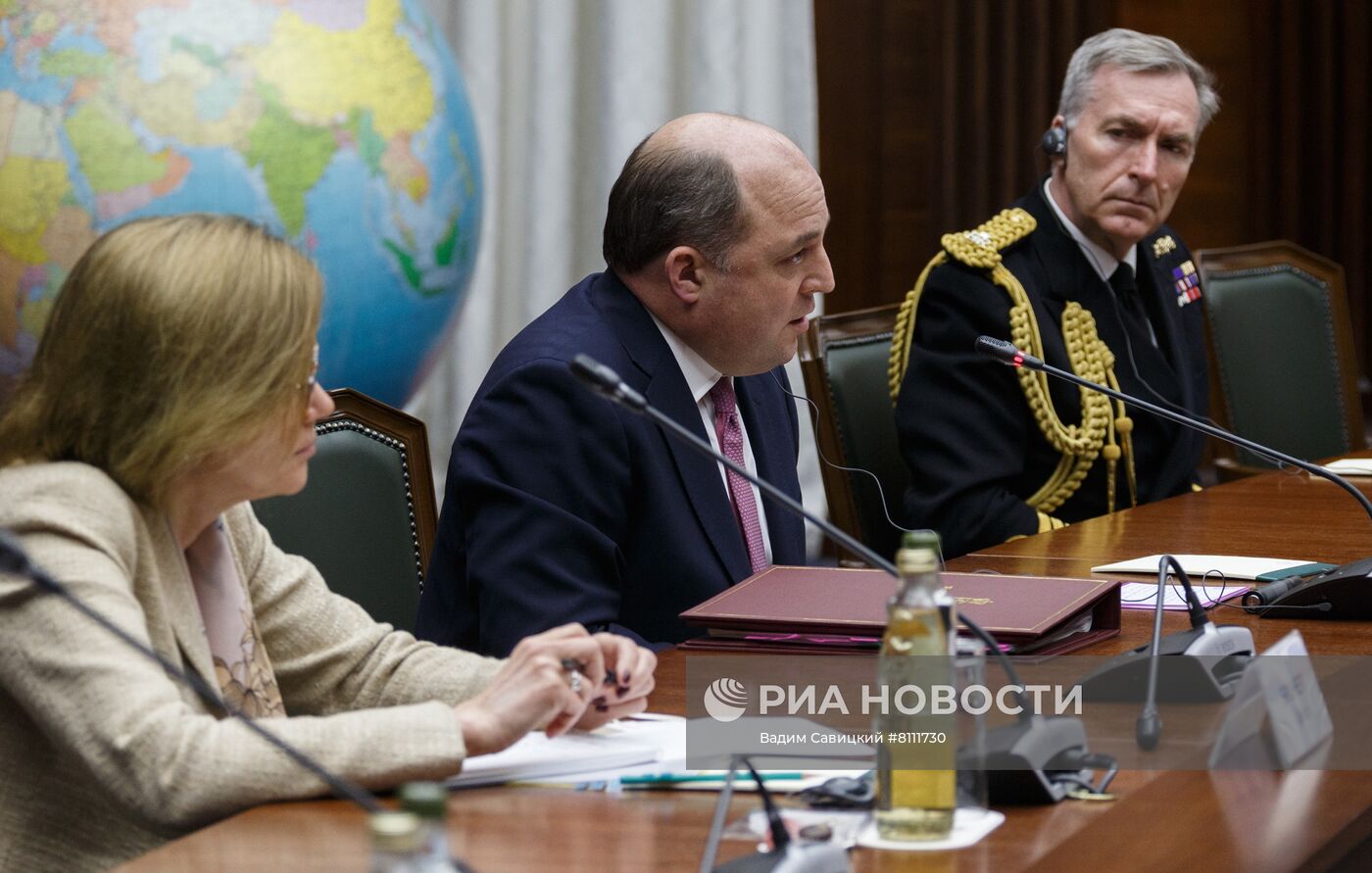 Встреча министров обороны России и Великобритании С. Шойгу и Б. Уоллеса