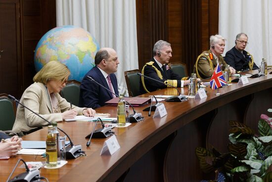 Встреча министров обороны России и Великобритании С. Шойгу и Б. Уоллеса