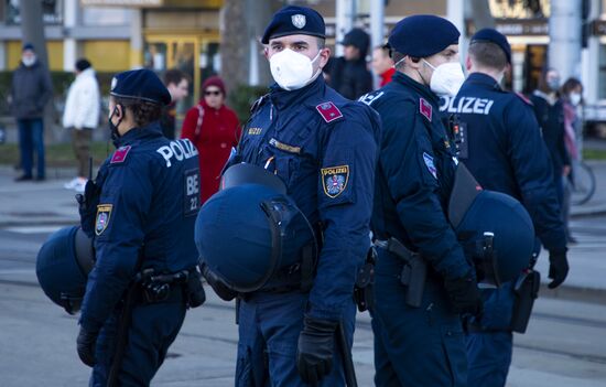 Акция против мер по противодействию коронавирусу в Вене