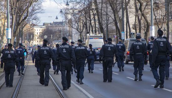 Акция против мер по противодействию коронавирусу в Вене