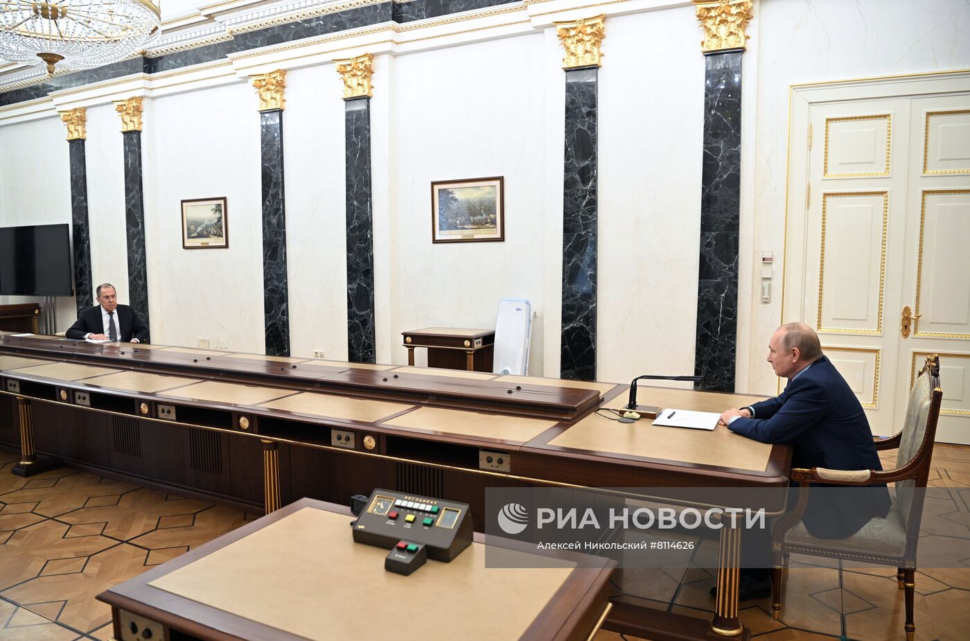 Президент РФ В. Путин встретился с главой МИД РФ С. Лавровым