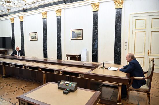 Президент РФ В. Путин встретился с главой МИД РФ С. Лавровым