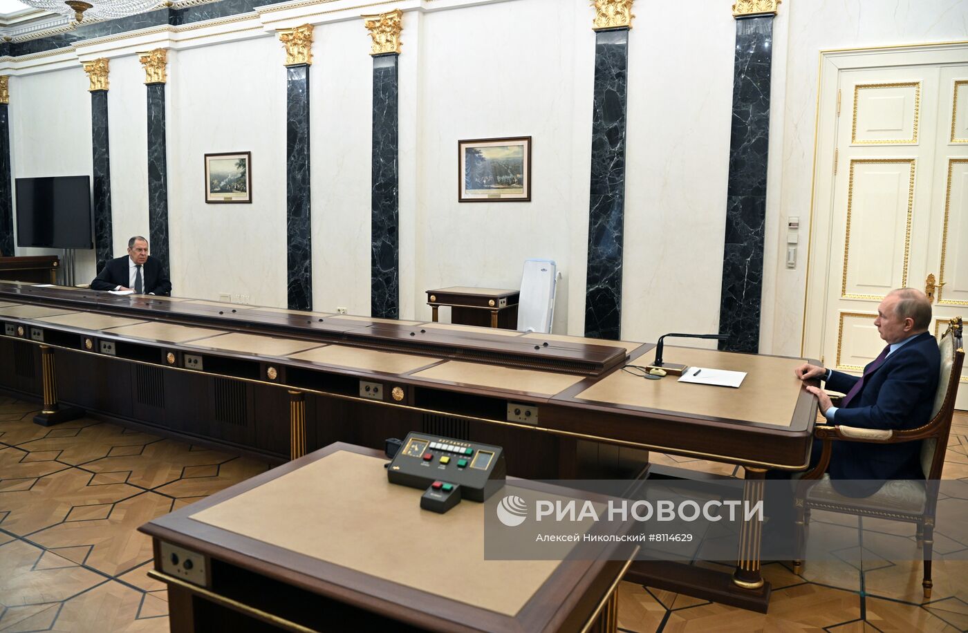 Президент РФ В. Путин встретился с главой МИД РФ С. Лавровым