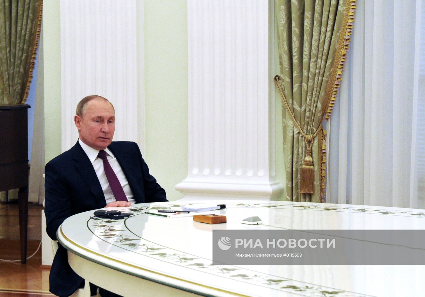 Президент РФ В. Путин встретился с канцлером ФРГ О. Шольцем