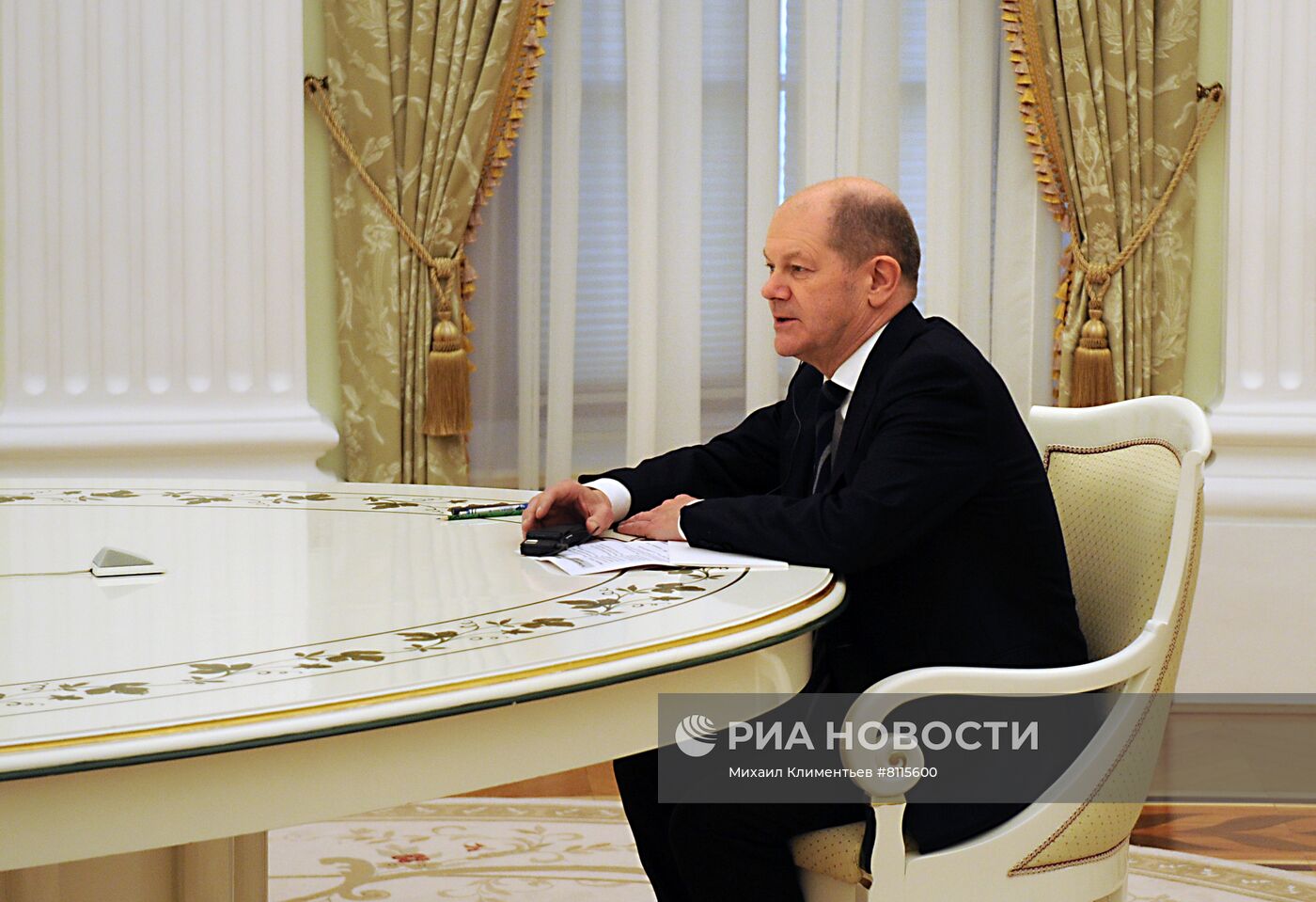 Президент РФ В. Путин встретился с канцлером ФРГ О. Шольцем