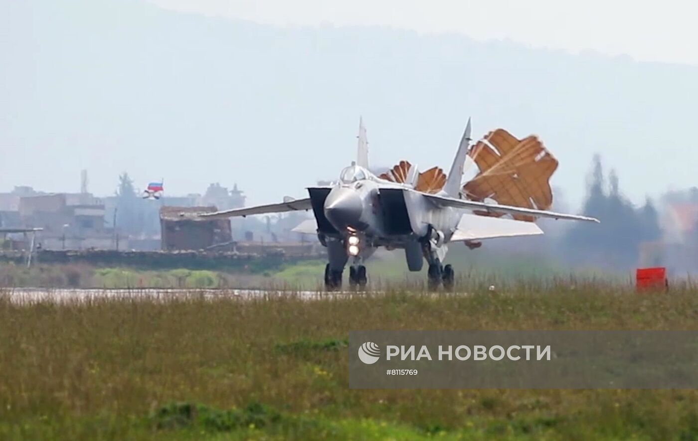 Российские истребители с ракетами "Кинжал" прибыли на учения в Сирию