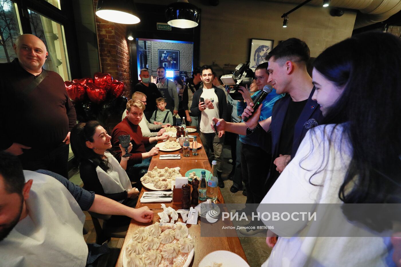 Первый чемпионат по поеданию хинкали в Москве