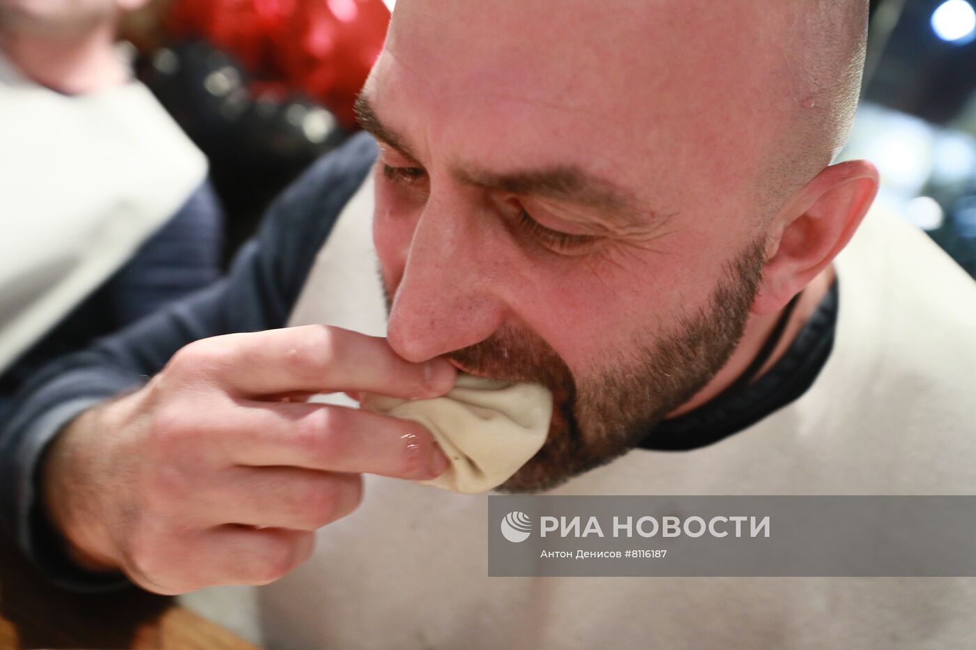 Первый чемпионат по поеданию хинкали в Москве