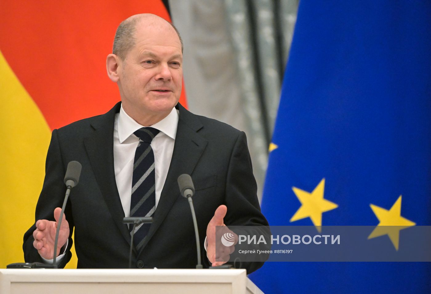 Президент РФ В. Путин встретился с канцлером ФРГ О. Шольцем