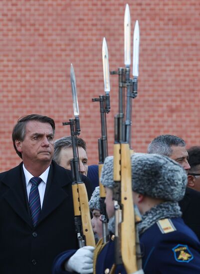 Президент Бразилии Ж. Болсонару возложил цветы к Могиле Неизвестного Солдата