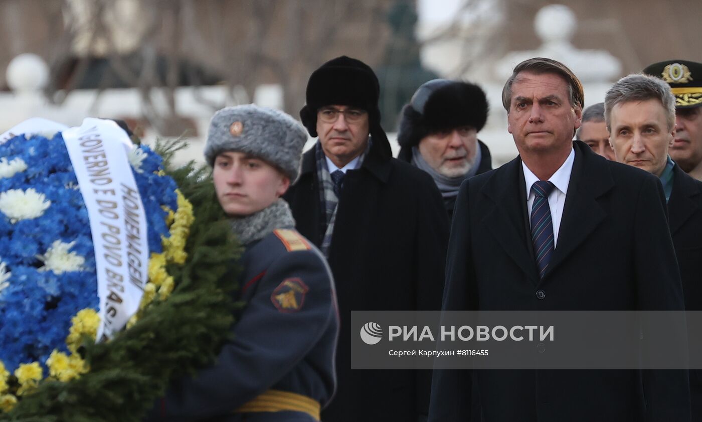 Президент Бразилии Ж. Болсонару возложил цветы к Могиле Неизвестного Солдата