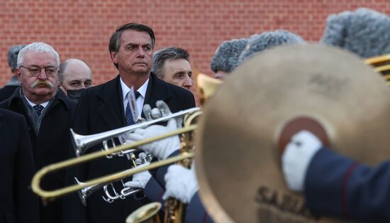 Президент Бразилии Ж. Болсонару возложил цветы к Могиле Неизвестного Солдата