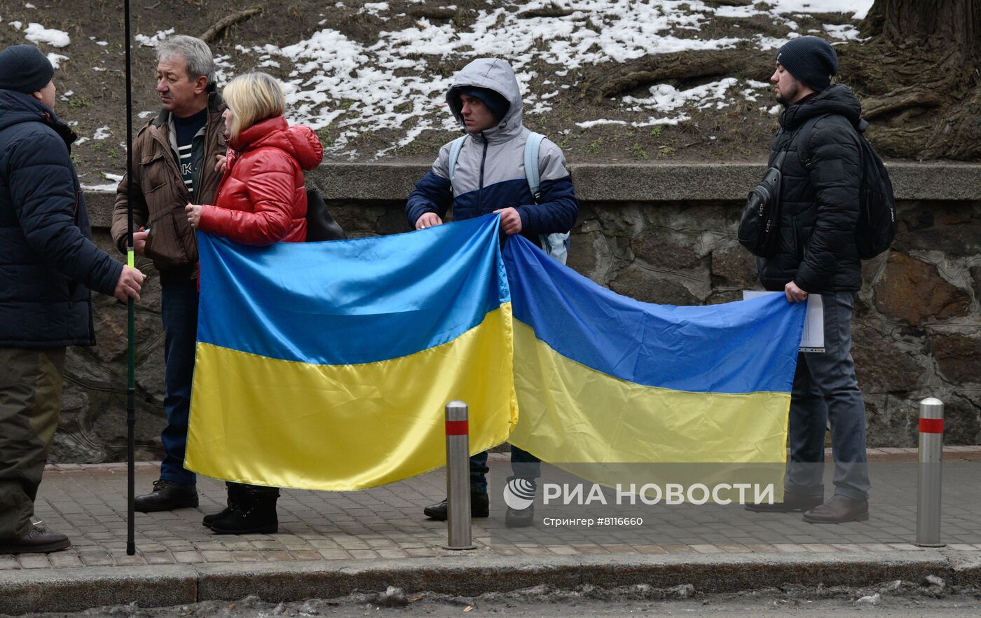 Президент Украины В. Зеленский объявил 16 февраля Днем единения