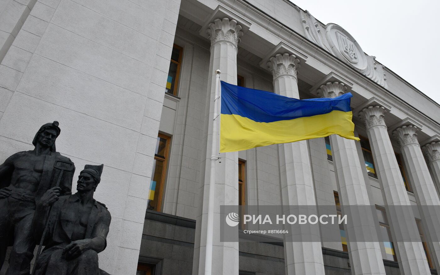 Президент Украины В. Зеленский объявил 16 февраля Днем единения