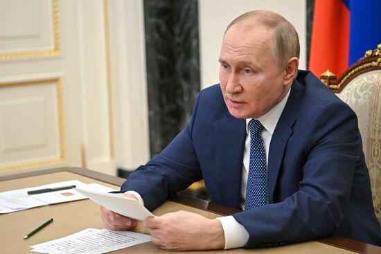 Президент РФ В. Путин принял участие в расширенном заседании коллегии МЧС РФ