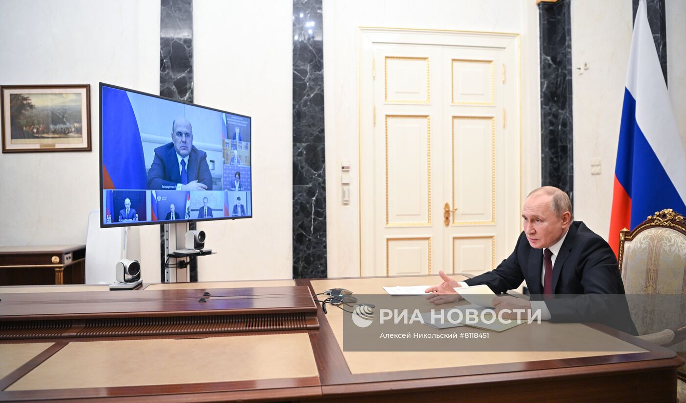 Президент РФ В. Путин провел совещание по экономическим вопросам