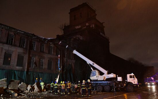 Обрушение фасада завода "Красный треугольник" в Санкт-Петербурге