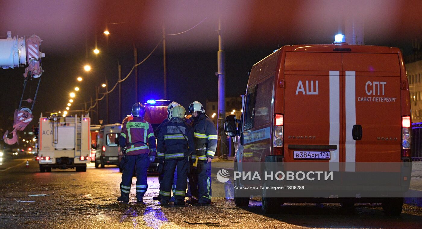 Обрушение фасада завода "Красный треугольник" в Санкт-Петербурге