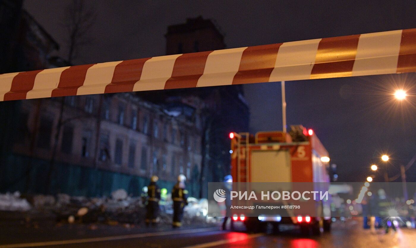 Обрушение фасада завода "Красный треугольник" в Санкт-Петербурге