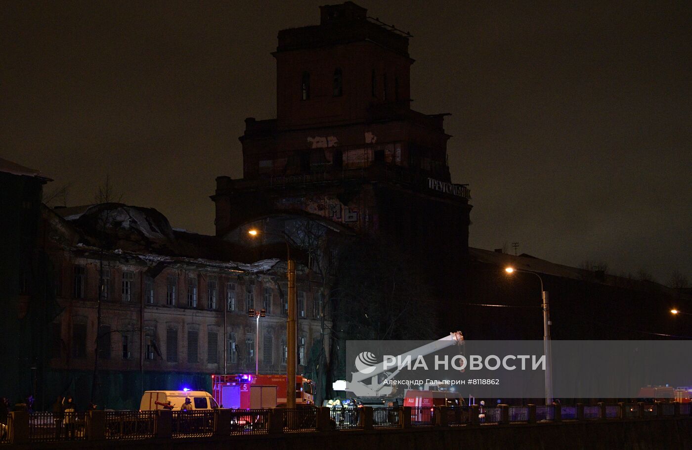 Обрушение фасада завода "Красный треугольник" в Санкт-Петербурге