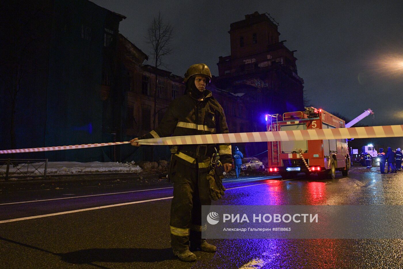 Обрушение фасада завода "Красный треугольник" в Санкт-Петербурге