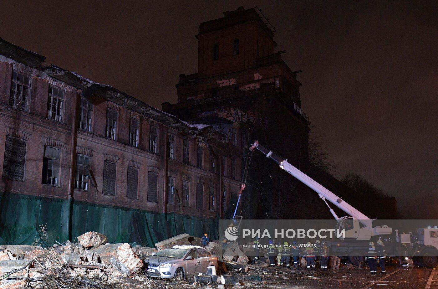 Обрушение фасада завода "Красный треугольник" в Санкт-Петербурге