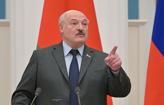 Президент РФ В. Путин провел переговоры с президентом Белоруссии А. Лукашенко