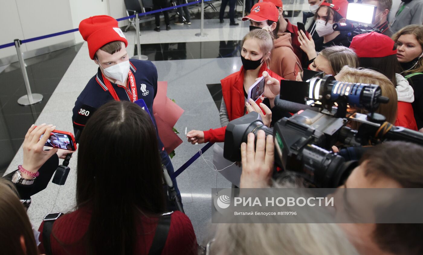 Прилет российских спортсменов из Пекина в Москву 