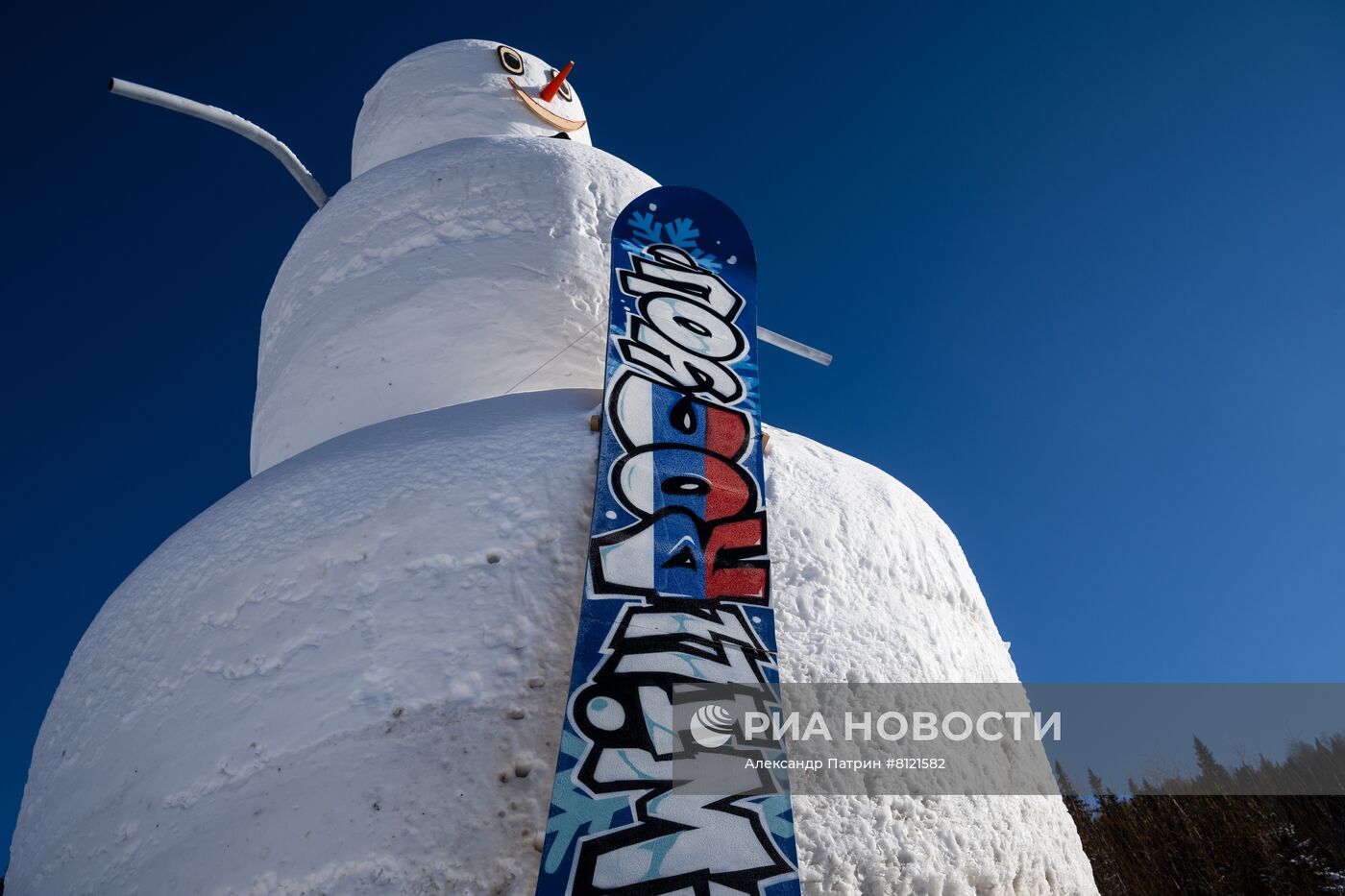 Самый большой снеговик в России на курорте Шерегеш