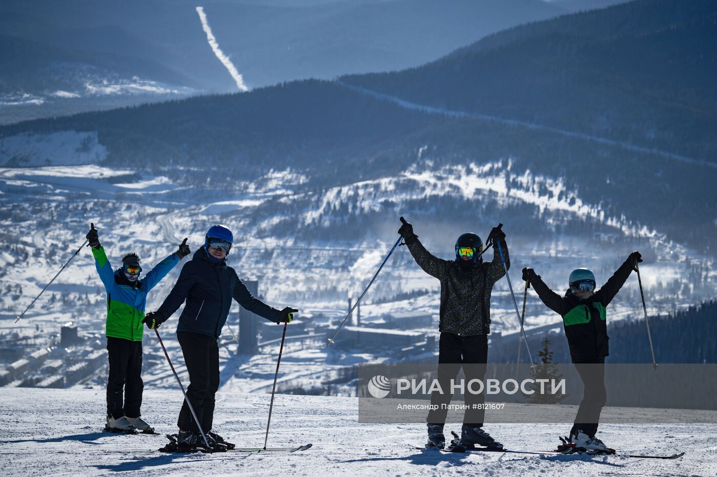 Самый большой снеговик в России на курорте Шерегеш