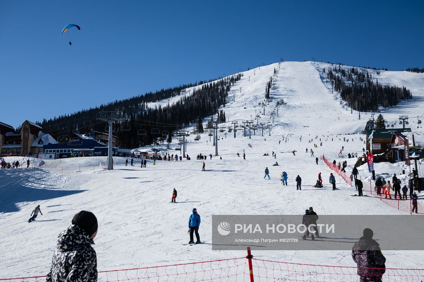 Самый большой снеговик в России на курорте Шерегеш