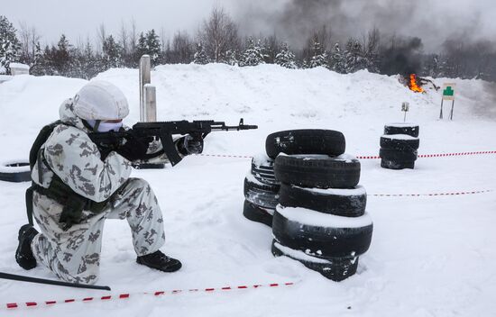 Учения арктических мотострелковых подразделений в Мурманской области
